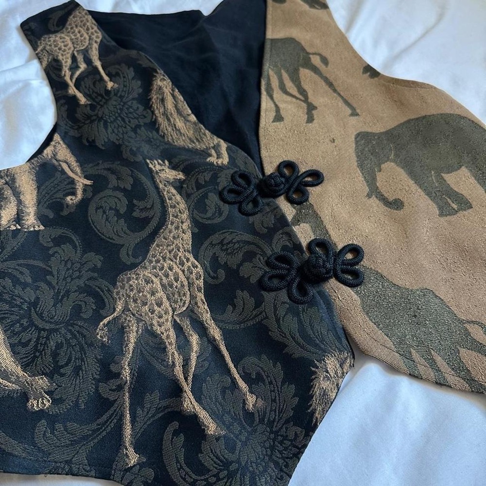 Vintage 90s Safari Animal Tapestry Vest Frog Closures Giraffe Elephant - Picture 2 of 5